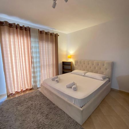 Myslym Shyri Studio 2 Tiranë Luaran gambar