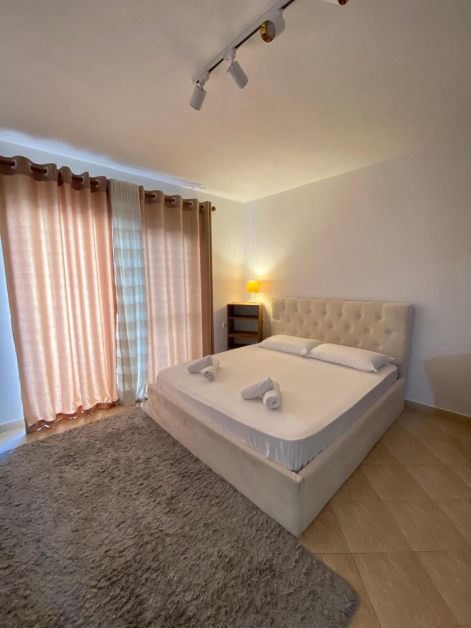 Myslym Shyri Studio 2 Tiranë Luaran gambar