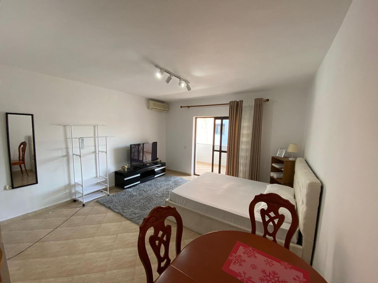 Myslym Shyri Studio 2 Tiranë Luaran gambar